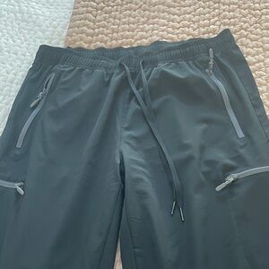 Wimen’s Gray Athletic Joggers with Zipper Pockets